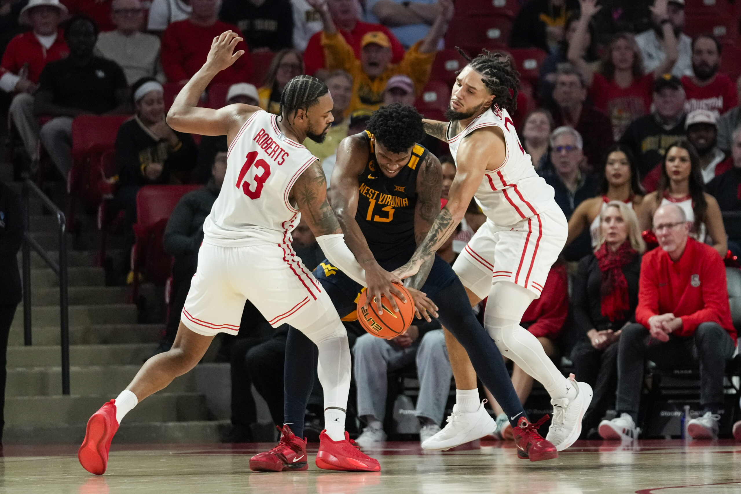 No. 10 Houston takes it to WVU, extends home winning streak to 32 games
